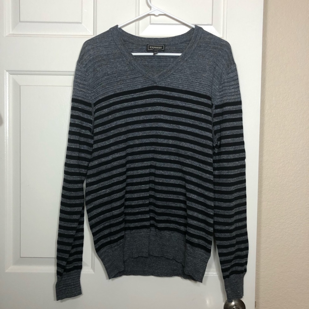 Mens Size Medium Express Sweater Collar V Neck Color Gray and Black